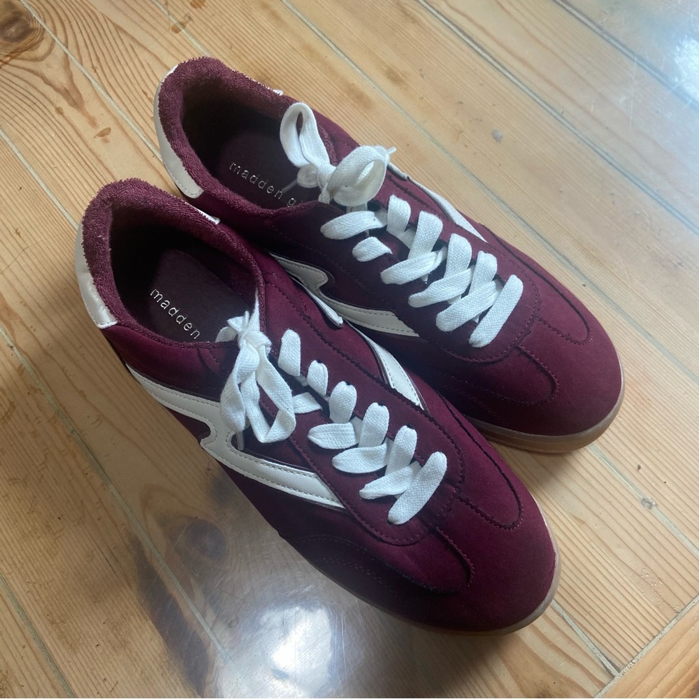 Madden Girl Giia Lace-Up Low Top Sneakers - Picture 2 of 7